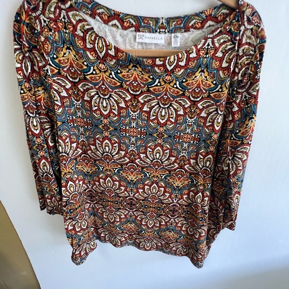 RAFAELLA SIZE XL PAISLEY SCOOP NECK 
3/4 SLEEVE MULTI-COLOR COTTON
SOFT FABRIC